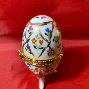 Hinged Fine Porcelain Hand Painted Vintage Eggs with Flowers. Unique Gift Boxes! Excellent Condition!! Your Choice!