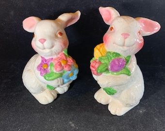 Statuine di coniglietto pasquale in ceramica vintage con fiori - Set di 2