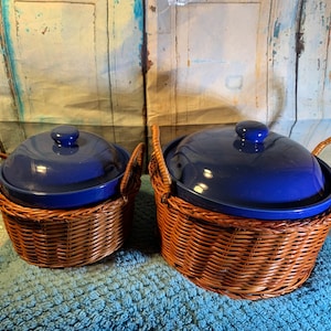 Unique Vintage Cobalt Blue Stoneware Set Cooking Crocks With Carrying Baskets in Excellent Like NEW Condition!