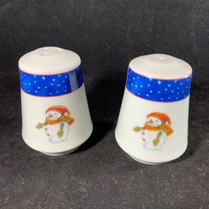 Conjunto de saleiro e pimenteiro vintage de porcelana de Natal, boneco de neve e árvore
