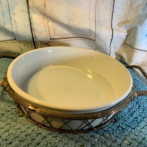 Ronde 9 &quot;ovenschaal met metalen voetdrager met handgrepen zoals NIEUW!