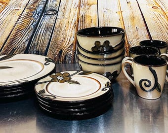 Vajilla Pfaltzgraff Trellis Gold, también conocida como "Amapolas Pintadas". Platos llanos, platos de ensalada, cuencos para cereales y tazas. ¡Elige el tuyo! ¡Como nuevo!