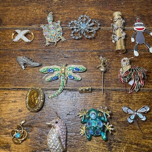 D Orlan Brooch - Etsy