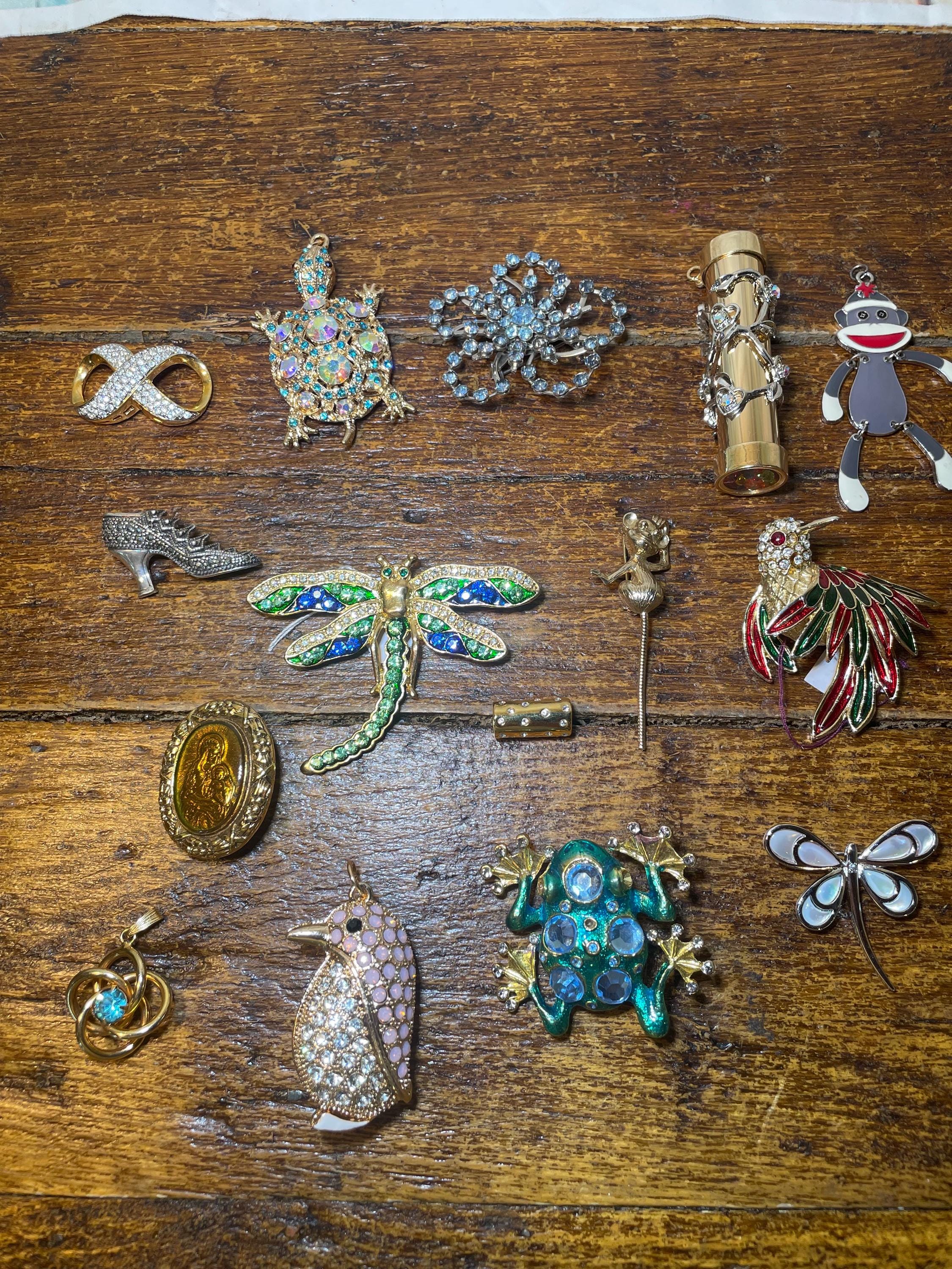 D Orlan Brooch - Etsy