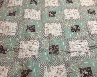 Patchwork Baby / Kleinkind Quilt ca 62 "x 48" Wald Kreaturen / Waldtiere Unter dem Motto: Fuchs, Bären, Rehe, Hasen, Igel.