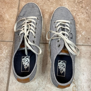 Vintage Vans Ferris Graue Canvas Sneakers Low Profil mit Ledernacken. Größe 8.5 Ausgezeichneter Zustand.