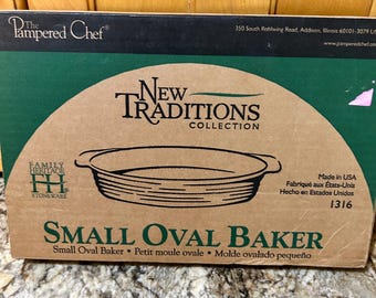 Pampered Chef Small Oval Baker. NEW in Original Box