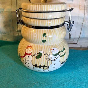 Adorable Vintage Ceramic Christmas Cookie or Candy Jar Canister Snowman Scene Excellent Condition!