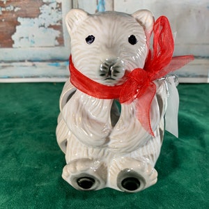 Christmas or Winter Vintage Ceramic Bear Potpourri Holder with Red Ribbon in Excellent Condition!