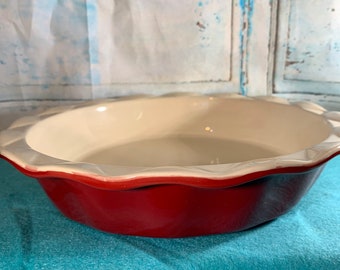 Zware keramische vintage 9-inch beige en rode steengoed taartvorm in uitstekende staat!