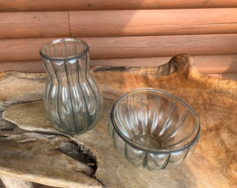 ヴィンテージ鋳鉄南部鉄器の花瓶。精巧な鳥のデザインが施され