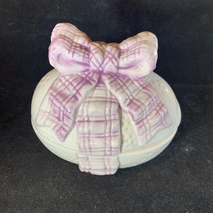 Ceramic Easter Egg with Purple Bow Lidded Candy Dish in Excellent Condition!