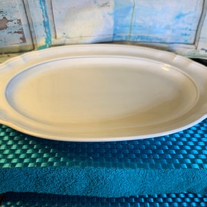 Large Pfaltzgraff Platter- Oval Shaped Vintage Ceramic Pfaltzgraff Platter in Excellent Condition! Just in time for the Holidays!!