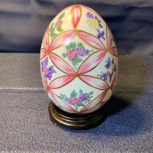 Vintage Handcrafted Porcelain Floral Egg by Eggzakly/vintage