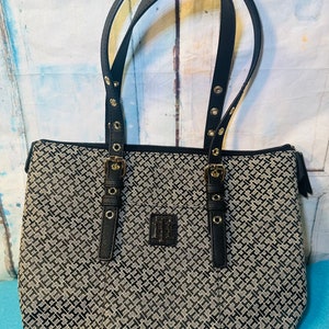 Tommy Hilfiger Shoulder Bag. Classic Vintage Hillfiger Like New