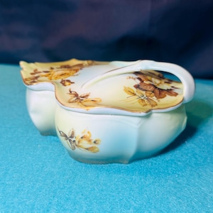 Limoges Trinket Dish with Lid, Beautiful Vanity Dish, Jewelry Box, Trinket Box