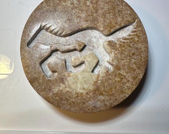 大理石模様の馬の小物入れ：彫刻された蓋、記念品ジュエリーボックス