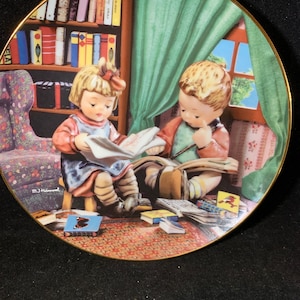 Colección vintage de platos coleccionables "Budding Scholars" de M.J. Hummel, ¡pequeños campeones! ¡Excelente estado!