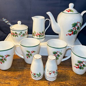 Porslinsteservis, vintage Blarney-tekanna, gräddkanna, sockerskål med sked, fyra koppar och salt- och pepparkar. Ditt val!
