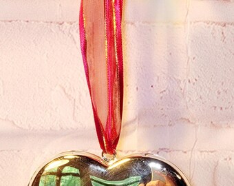 Heart Locket Ornament Vintage Terragrafics Burnes of Boston. Silver Tone Photo Keepsake Christmas Tree Decoration, Hinged Picture Frame