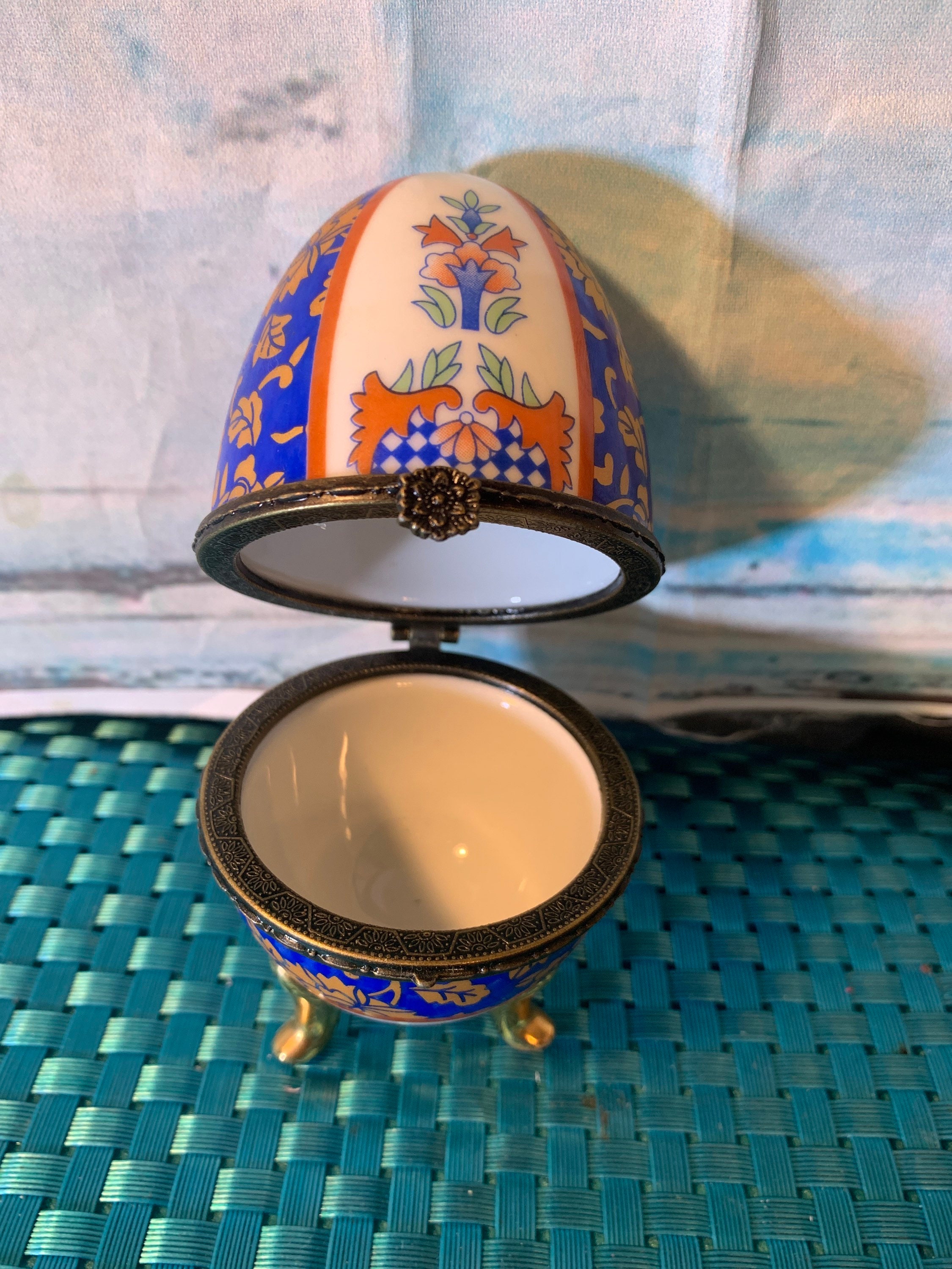 Hinged Fine Porcelain Hand Painted Vintage Eggs With Flowers Hinged Fine Porcelain Hand Painted Vintage Eggs With Flowers