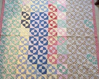 Edredón antiguo con diseño de "Camino del Borracho" / Edredón con bloques de nueve parches. Hecho a mano con tela de saco de pienso. Tamaño individual/grande de 162 x 208 cm. ¡Calidad de reliquia familiar!
