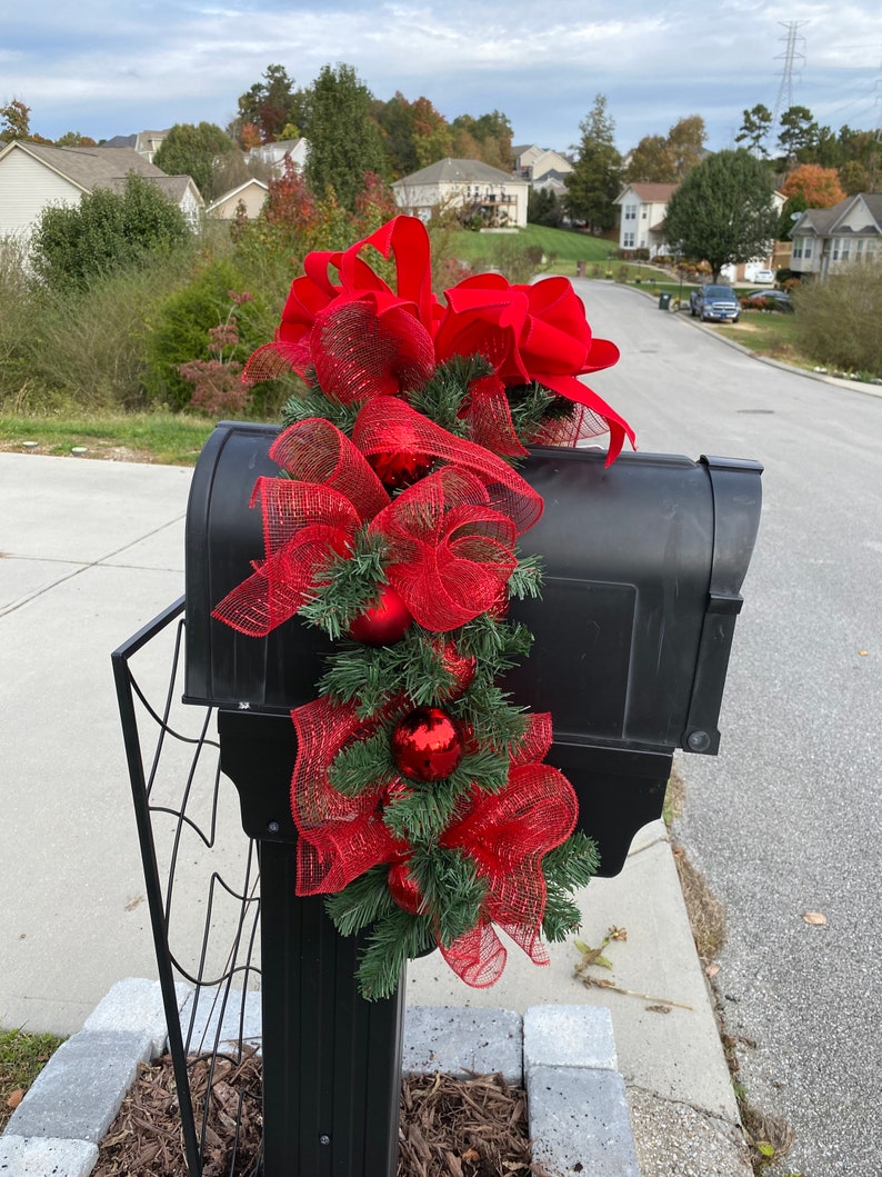 Festive Christmas Mailbox Swag For Greeting Holiday Visitors