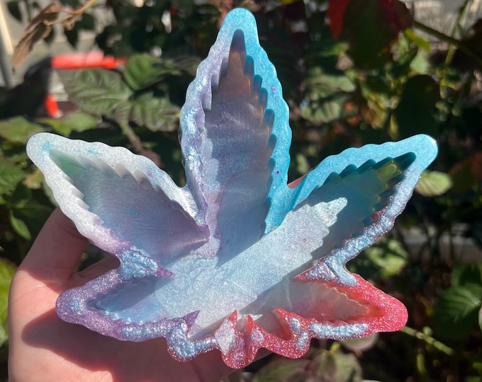 Multicolor Weed Leaf Resin Ashtray