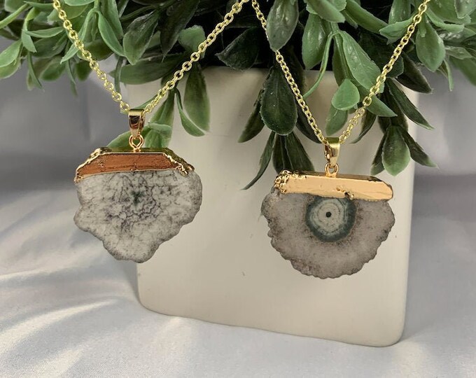 Gray Solar Quartz Electroplated Pendant Necklace