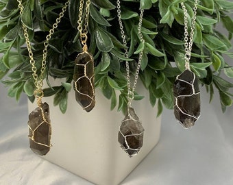スモーキークォーツクリスタルネックレス、クリスタルネックレス、スモーキークォーツ、ヒーリングクリスタル、彼女へのギフト、30ドル以下のネックレス、重ね付けネックレス、クリスタル