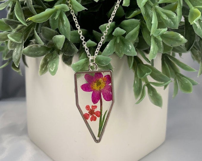 Resin Flower Pendant Necklace