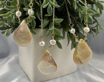 Teardrop Shell and Freshwater Pearl Necklace, Shell Necklace, Shell, Freshwater Pearl, Pearl, Pearl Necklace, Shell Jewelry, Gifts for her