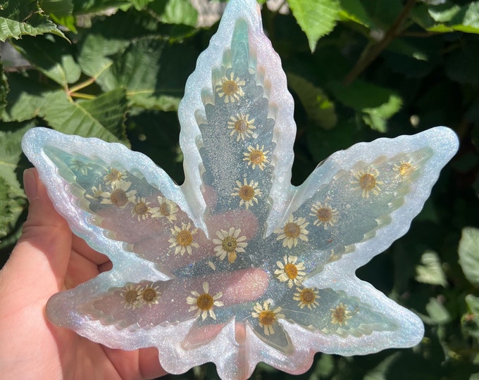 Floral Sparkle Weed Leaf Resin Ashtray