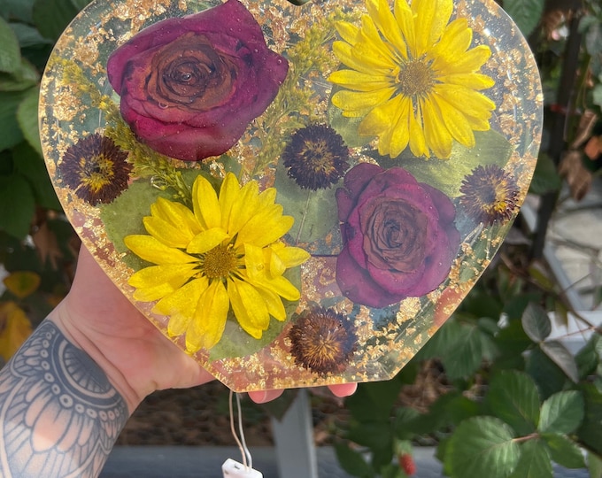 Roses & Daisies w/ Gold Flakes Large Heart 3D Resin Block with LED Lights