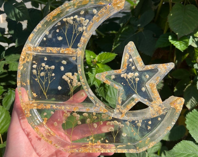 Babys Breath & Gold Resin Moon and Star Shelf