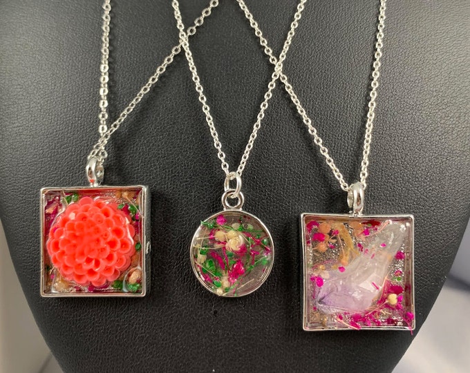 Floral Resin Pendant Necklace