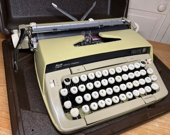 1975 Working Smith-Corona Galaxie 12 Vintage Portable Vintage Typewriter w New Ink & Case