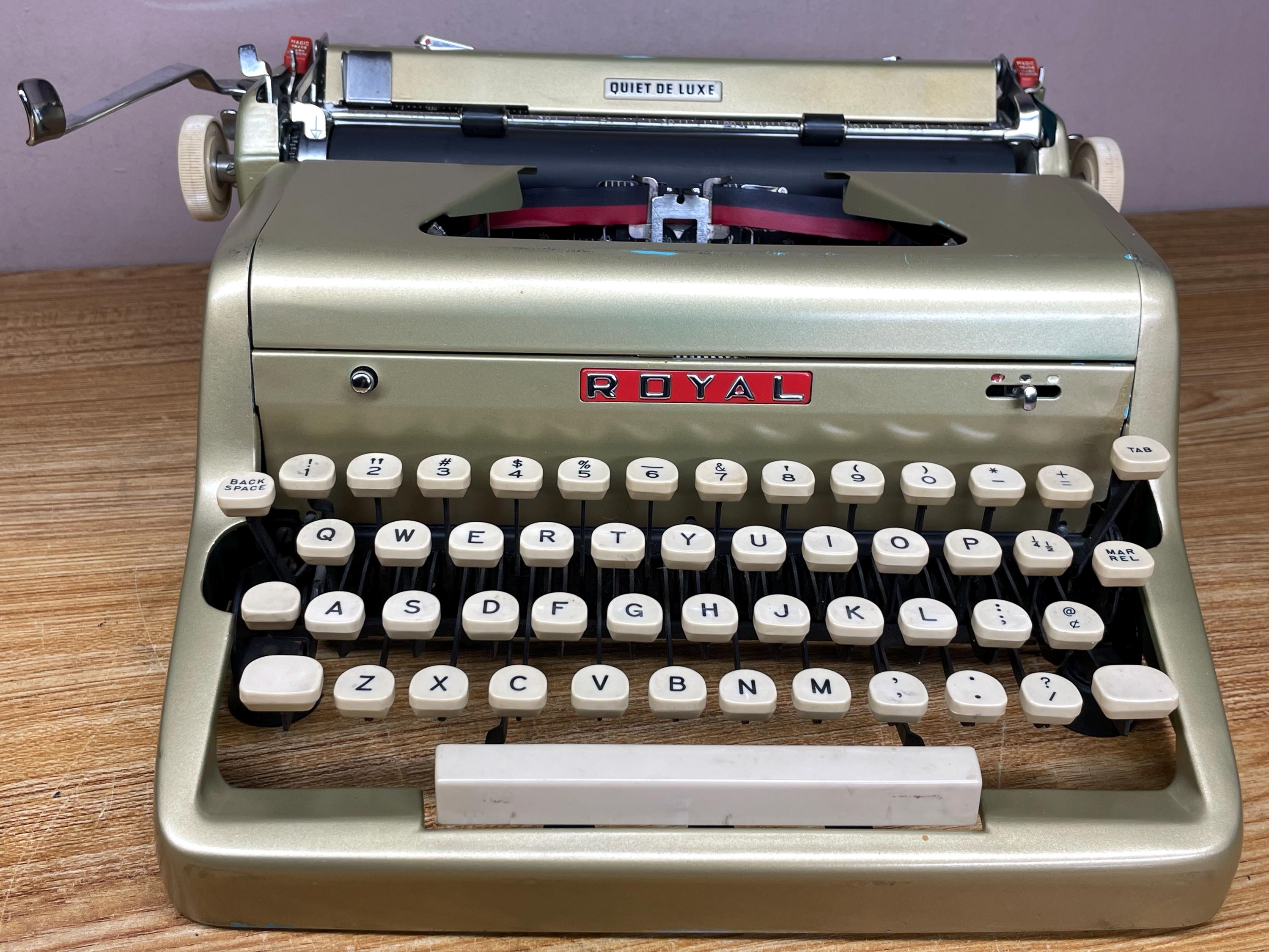 レトロ 米国製  QUIET DE LUXE タイプライター レトロ 米国製 QUIET DE LUXE タイプライター