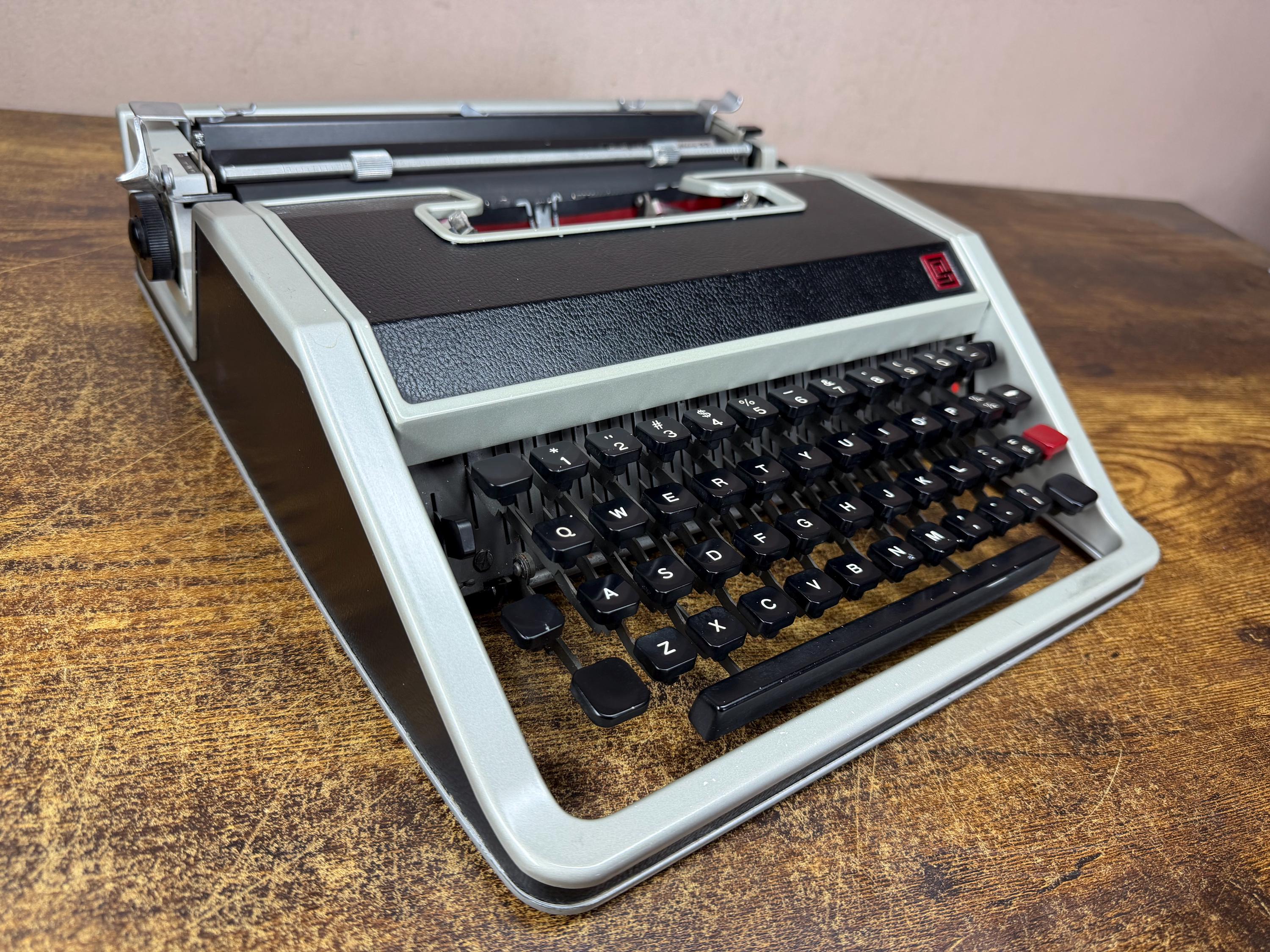Farbband- schwarz/rot -für Olivetti Lettera 22- Gr.8 Farbbandfabrik Original Farbband- schwarz/rot -für Olivetti Lettera 22- Gr.8 Farbbandfabrik Original