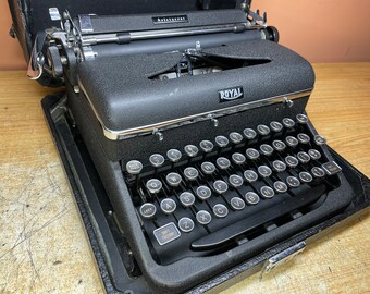 Excellent 1941 Royal Aristocrat Working Vintage Portable Typewriter w New Ink