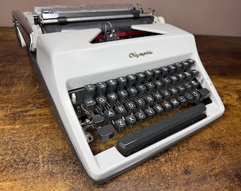 Excellent! Serviced 1969 Olympia SM8 Vintage Portable Typewriter Pica No.97