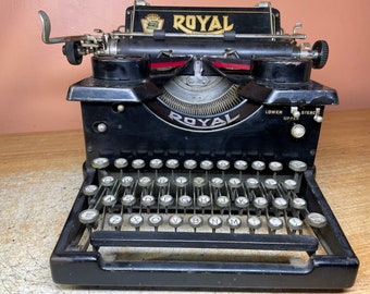 1915 Royal 10 Working Antique Desktop Typewriter w New Ink