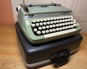 1970 Vintage Smith-Corona Super Sterling Portable Typewriter Working w New Ink