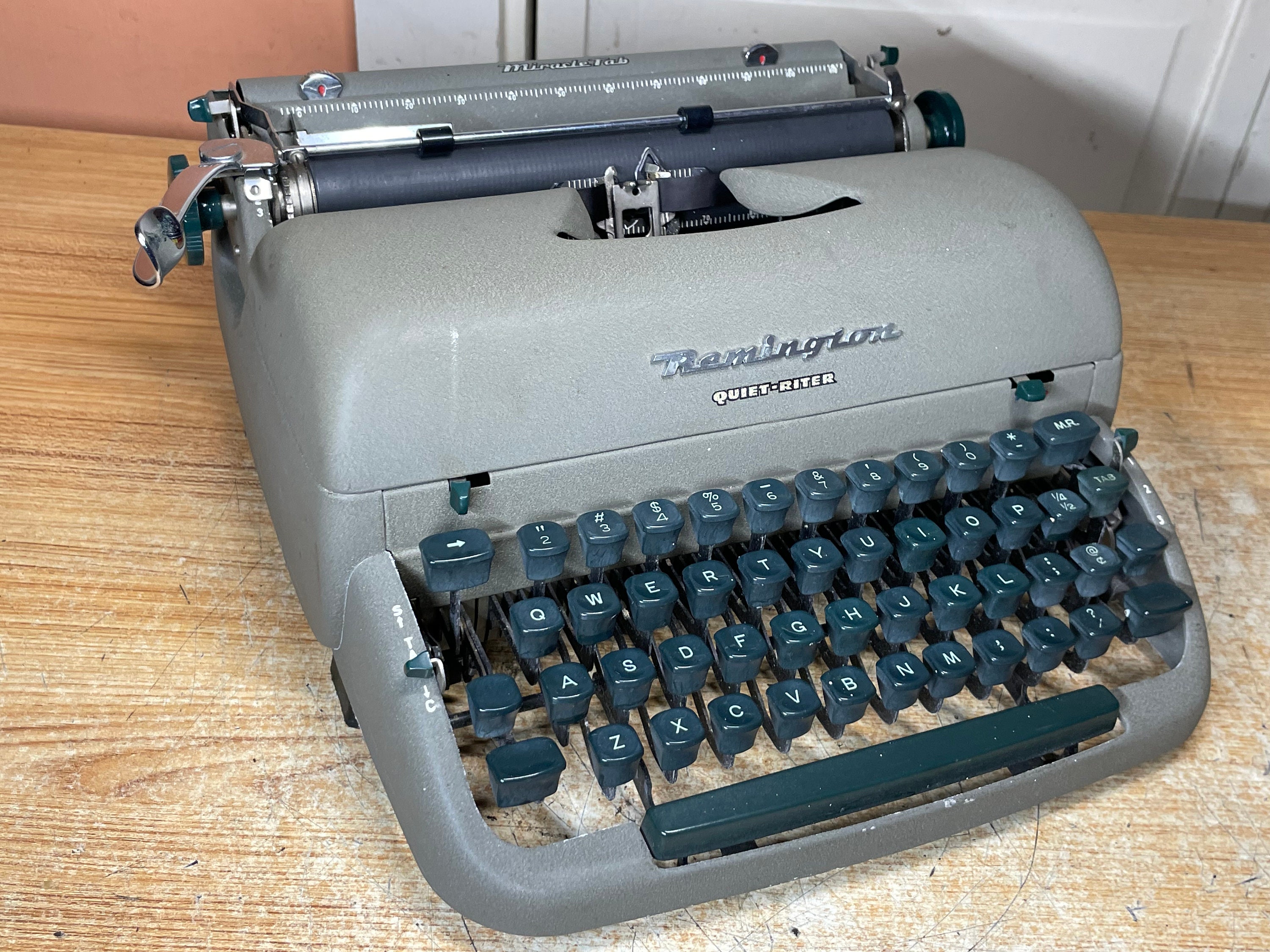 Serviced - 1954 Remington Quiet-riter Vintage Portable Typewriter