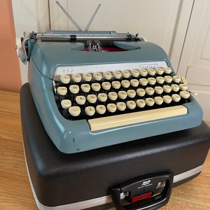 1958 Vintage Smith-Corona Sterling 5A Portable Typewriter Working w New Ink /& Case