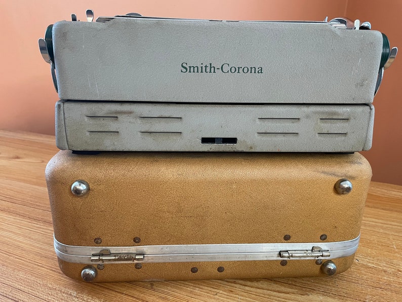 1958 Vintage Smith-Corona Sterling 5A Portable Typewriter Working w New Ink /& Case