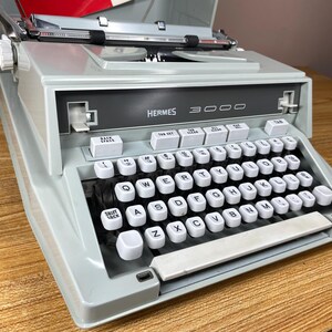 Nice! 1971 Hermes 3000 Gen 3 Boxy Typewriter Serviced Fully