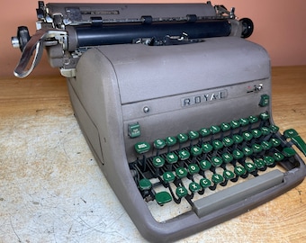 1955 Royal HHE-13 Working Vintage Desktop Typewriter w New Ink