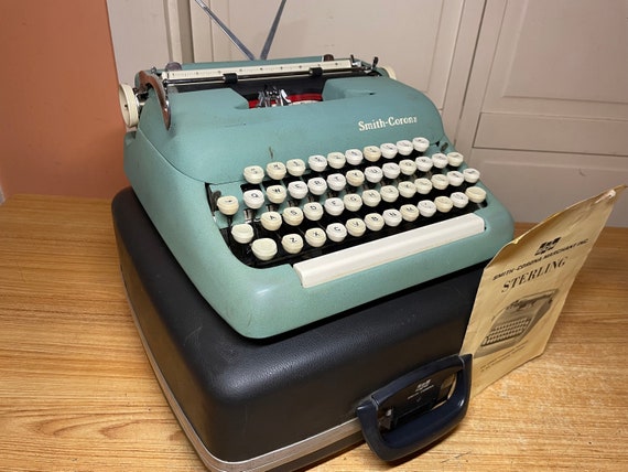 1958 Vintage Smith-Corona Sterling 5A Portable Typewriter Working w New Ink /& Case