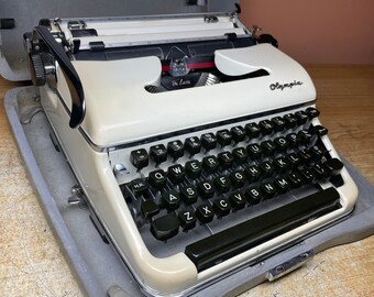 1956 Olympia SM3 Arbeitsschreibmaschine Glossy Off-White Green Keys Convention 11